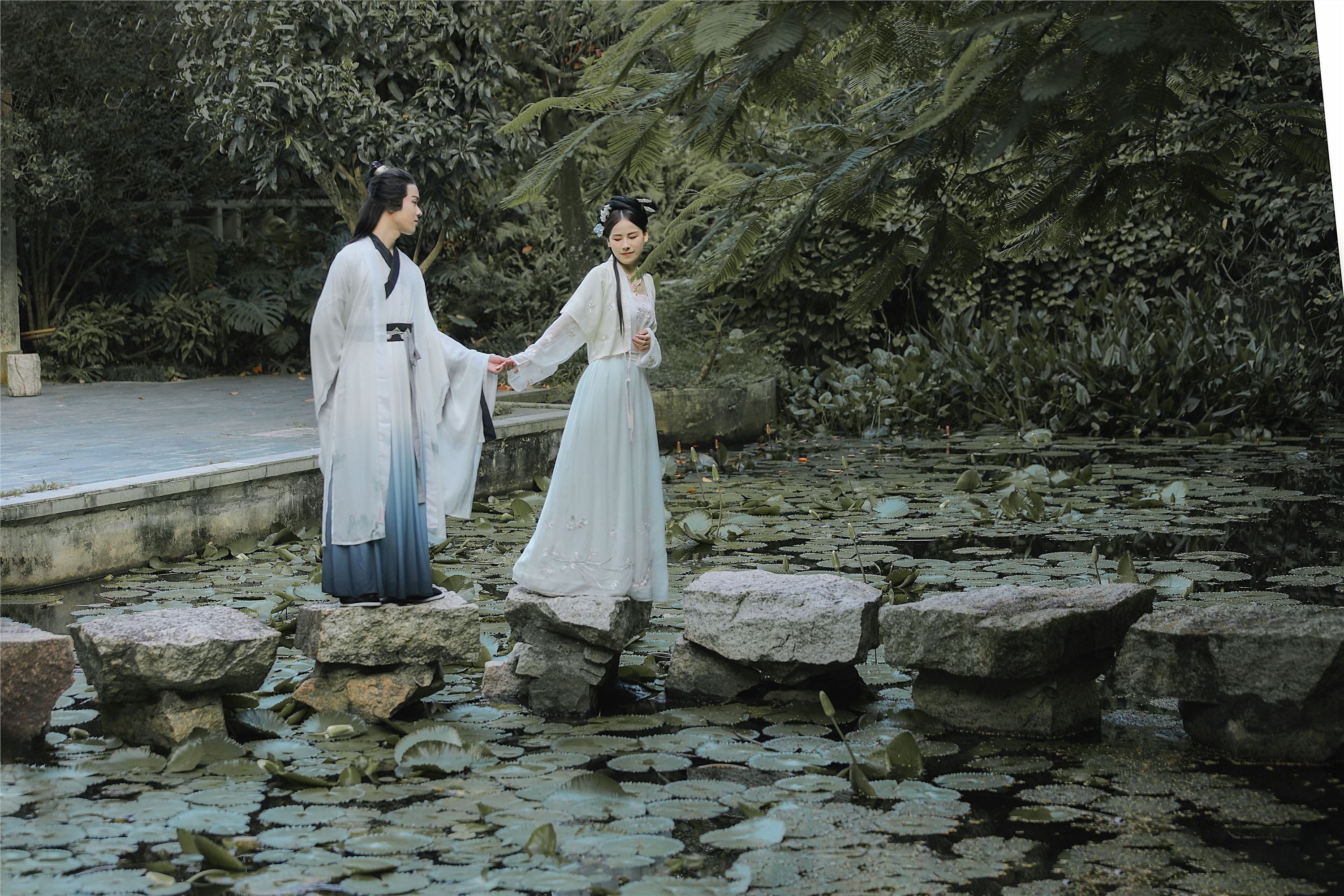 YITUYU艺图语 2021.09.02 花月下 小星